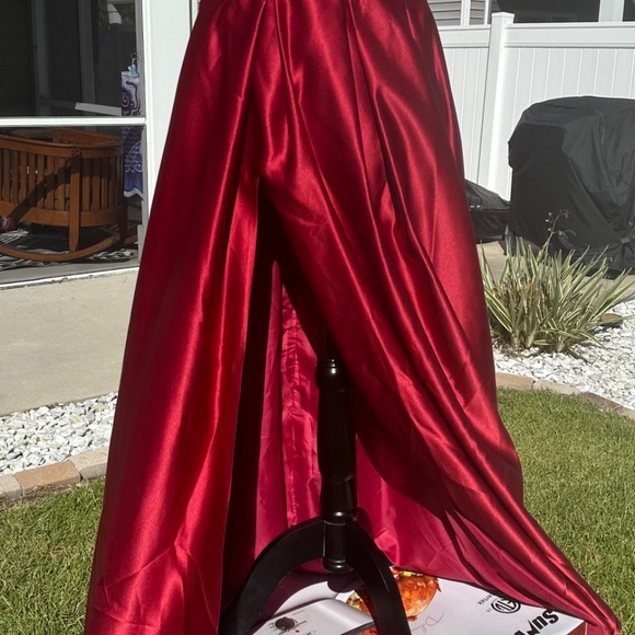 Red ballgown - Picture 10 of 13